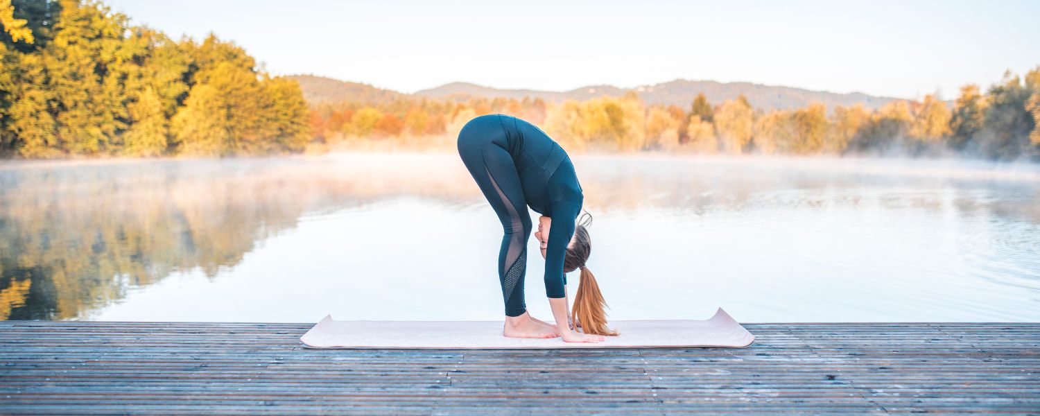  Uttanasana (Standing Forward Bend)