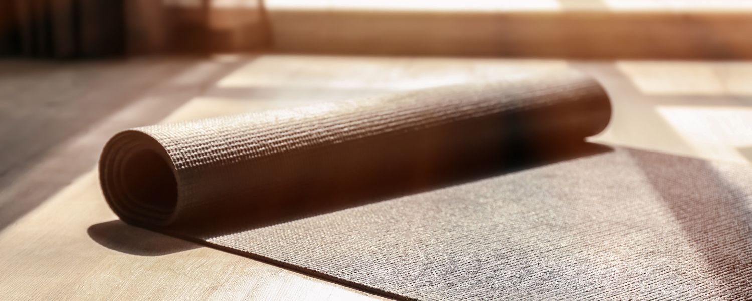 How to dry and store your yoga mat