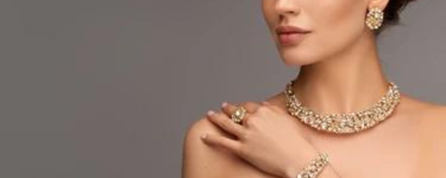 how to style tank tops with the shirt, How to style tank tops with jeans, how to style tank tops in winter, how to style tank Tops women, How to style tank tops for ladies