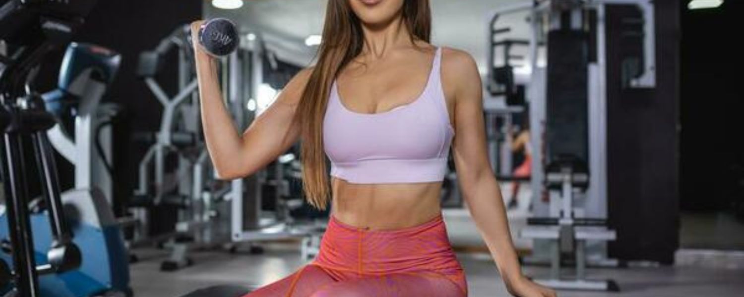 how to style tank tops with the shirt, How to style tank tops with jeans, how to style tank tops in winter, how to style tank Tops women, How to style tank tops for ladies